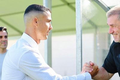 Ronaldo kết thúc kỳ nghỉ, chào ra mắt tân HLV trưởng Al-Nassr