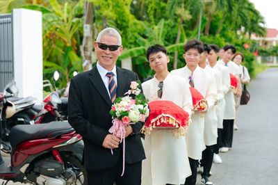 3 'đám cưới U70' gây sốt, chú rể hân hoan đi rước vợ về nhà