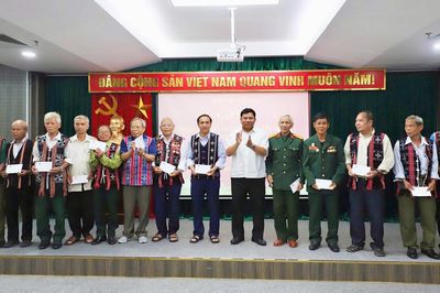Triển khai chính sách mới đối với Người có uy tín đúng đối tượng, hiệu quả