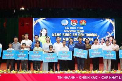Tiếp thêm động lực đến trường cho học sinh khó khăn ở Đức Thọ