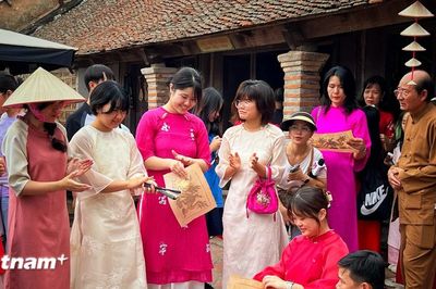 Đưa tranh AI vào nhóm nguy cơ cần ngăn chặn để bảo vệ di sản nghề làm tranh Đông Hồ