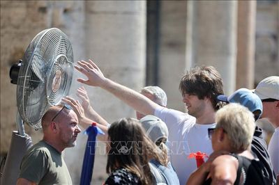 Italy nâng báo động đỏ trên toàn bộ 27 thành phố do nắng nóng kỷ lục