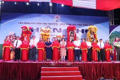 Khai mạc phiên chợ OCOP thúc đẩy phát triển kinh tế hợp tác