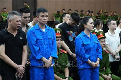 24 năm tù cho đôi vợ chồng tổ chức 'bay lắc' trong quán karaoke