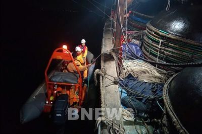 Cứu nạn thành công 30 ngư dân của tàu cá bị cháy trên vùng biển Khánh Hòa
