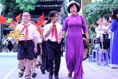 Thủ tướng yêu cầu ngành Giáo dục chấm dứt bệnh thành tích, chống lạm thu và siết kỷ cương trường học