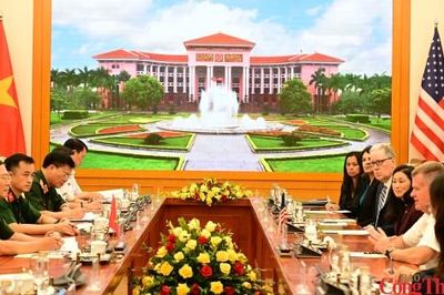Việt Nam - Hoa Kỳ đẩy mạnh hợp tác quốc phòng và khắc phục hậu quả chiến tranh