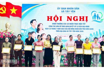 Từ giấy khen đến bài toán dân số