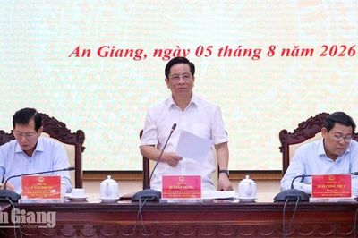 Chủ tịch UBND tỉnh An Giang Hồ Văn Mừng yêu cầu các đô thị động lực hướng đến tự chủ ngân sách