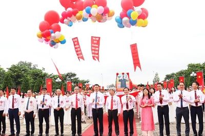 Phó Bí thư Tỉnh ủy Trần Huy Phương dự Khai mạc Đại hội Thể dục thể thao phường Tam Sơn