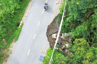 Khắc phục các điểm sạt lở trên đèo Khánh Sơn: Phấn đấu hoàn thành trước mùa mưa bão