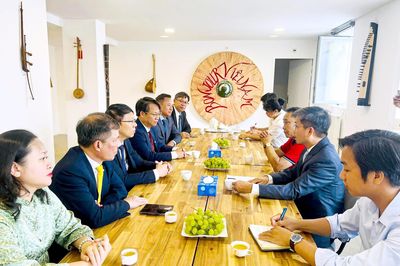 Đoàn công tác tỉnh Khánh Hòa thăm, làm việc với Trung tâm Văn hóa Việt Nam tại Pháp