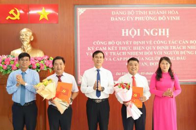 Đảng ủy phường Đô Vinh công bố các quyết định về công tác cán bộ