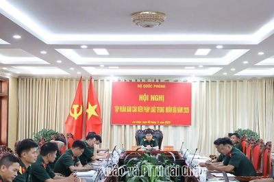 Hội nghị tập huấn báo cáo viên pháp luật trong quân đội