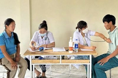 Chung tay chăm sóc, bảo vệ sức khỏe nhân dân