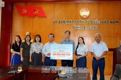 Công ty Cổ phần Xây dựng và Thương mại 299 hỗ trợ 200 triệu đồng giúp nhân dân Lai Châu khắc phục hậu quả thiên tai