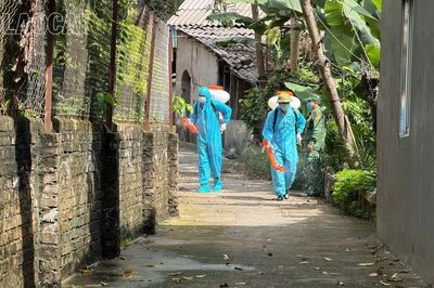 Phường Lào Cai: Phun khử khuẩn, ngăn ngừa dịch bệnh bùng phát sau ngập lụt