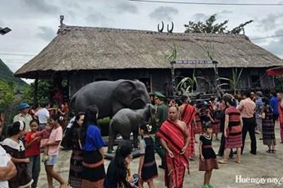 Người Pa Cô vui hội bên ngôi nhà Moong