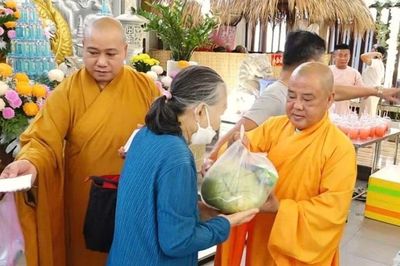 TP.HCM: Chùa Giác Tánh tổ chức khóa tu 'Một ngày an lạc' và trao 220 phần quà đến người khiếm thị