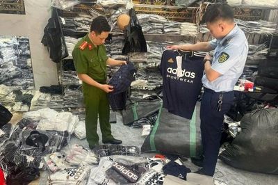 Hà Nội phát hiện hơn 3.200 vụ vi phạm thị trường, hàng giả vẫn 'lộng hành'