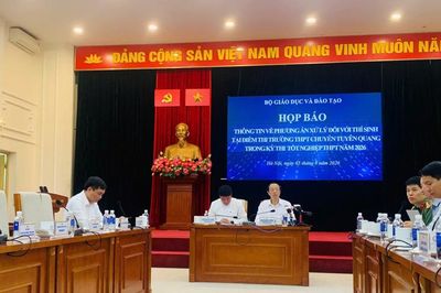 Tổ chức thi lại tất cả các môn đối với thí sinh tại Điểm thi Trường THPT Chuyên Tuyên Quang