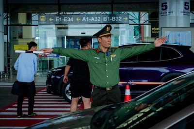 Sân bay Nội Bài điều chỉnh làn đón xe sau phản ánh của hành khách