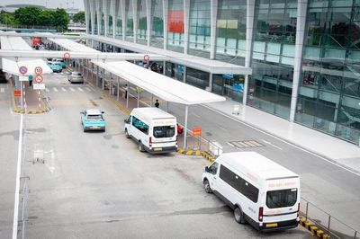 Sân bay Nội Bài tiếp tục điều chỉnh làn xe dịch vụ đón khách