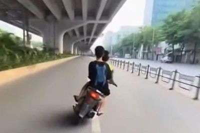 Làm rõ hai thiếu niên lạng lách, đánh võng trên đường Phạm Văn Đồng
