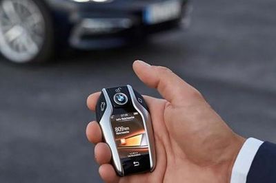 Chìa khóa ô tô hết pin: Cách mở cửa, khởi động xe và những điều cần lưu ý