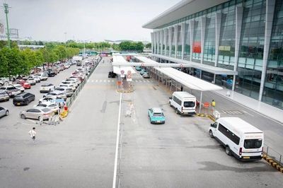 Sân bay Nội Bài bắt đầu điều chỉnh làn đón khách cho xe dịch vụ tại Nhà ga T1