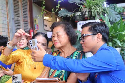 'Bình dân học vụ số' bắt đầu từ quán cà phê, khu dân cư
