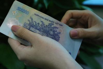 Chị dâu cho tiền, tôi cất kỹ trong tủ vẫn bị chồng lục lọi lấy được, đã vậy anh còn đến tận nhà chị làm ầm ĩ