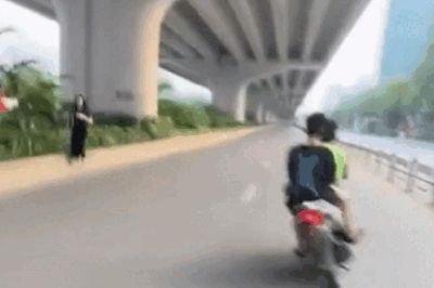 Hà Nội: Cái 'kết đắng' cho 2 thiếu niên lạng lách, đánh võng trên phố Phạm Văn Đồng