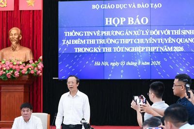 Vì sao vụ việc ở Quảng Trị hủy kết quả còn Tuyên Quang thi lại tốt nghiệp THPT?