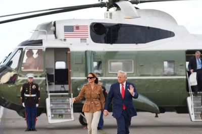 Máy bay chở khách 'áp sát' trực thăng Marine One chở ông Trump, Mỹ điều tra sự cố kiểm soát không lưu