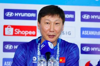 HLV Kim Sang-sik hứa có bàn thắng tặng người hâm mộ tại Mỹ Đình