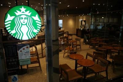 Cảnh sát khám xét Starbucks Hàn Quốc