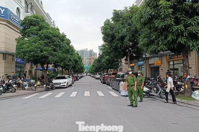 Khám xét nơi ở của Huấn 'Hoa Hồng'