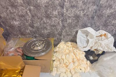 Tạm giữ gần 3,5 tấn kem trộn không có Phiếu công bố sản phẩm mỹ phẩm