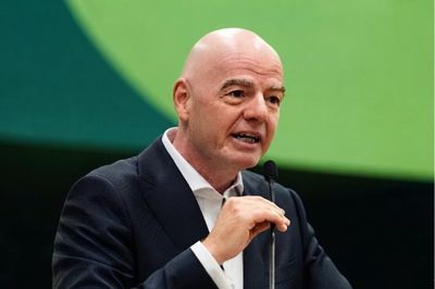FIFA xin lỗi nhưng vẫn ủng hộ Chủ tịch Infantino
