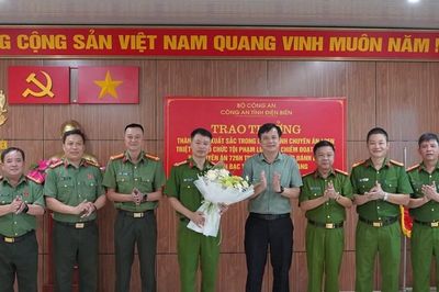 Điện Biên: Khen thưởng lực lượng triệt phá 2 tổ chức tội phạm xuyên quốc gia