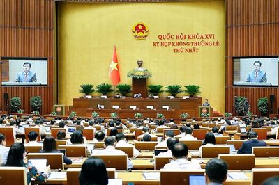 Quốc hội nghe trình bày về việc thành lập hai thành phố Quảng Ninh, Bắc Ninh