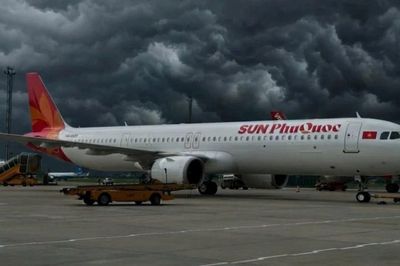 Mưa dông diện rộng ảnh hưởng hoạt động bay tại nhiều sân bay miền bắc