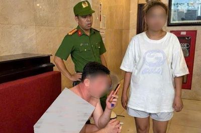 Ngăn chặn khách Tây gây chuyện
