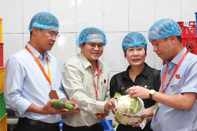 Thường trực HĐND TPHCM khảo sát ATTP công ty cung ứng suất ăn trường học