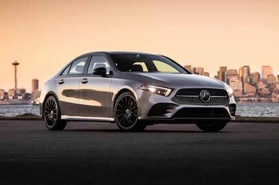 Mercedes-Benz triệu hồi hơn 310.000 xe vì nguy cơ tự trôi khi dừng đỗ