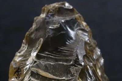 Người Neanderthal và sự tinh tế trong chế tác công cụ pha lê đá