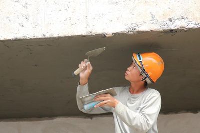 Vượt nắng gió, những người thợ từng ngày hoàn thiện công trình cho trò vùng biên