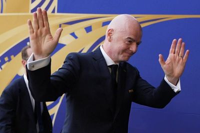 Giữa bão tố, chủ tịch FIFA nhận được sự ủng hộ của 2 Liên đoàn bóng đá ở Đông Nam Á