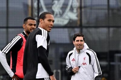 Ba tuần đếm ngược và bài toán lực lượng còn ngổn ngang của Liverpool